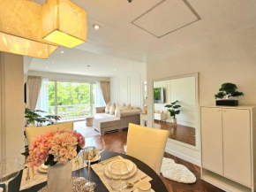 Baan Sansaran Excellent apartment on the beach with a large territory and swimming pools.